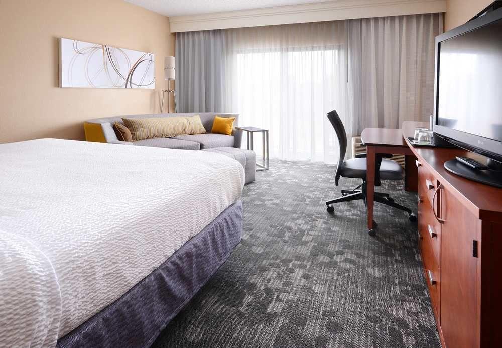 Courtyard By Marriott Dallas Richardson At Spring Valley Exterior foto