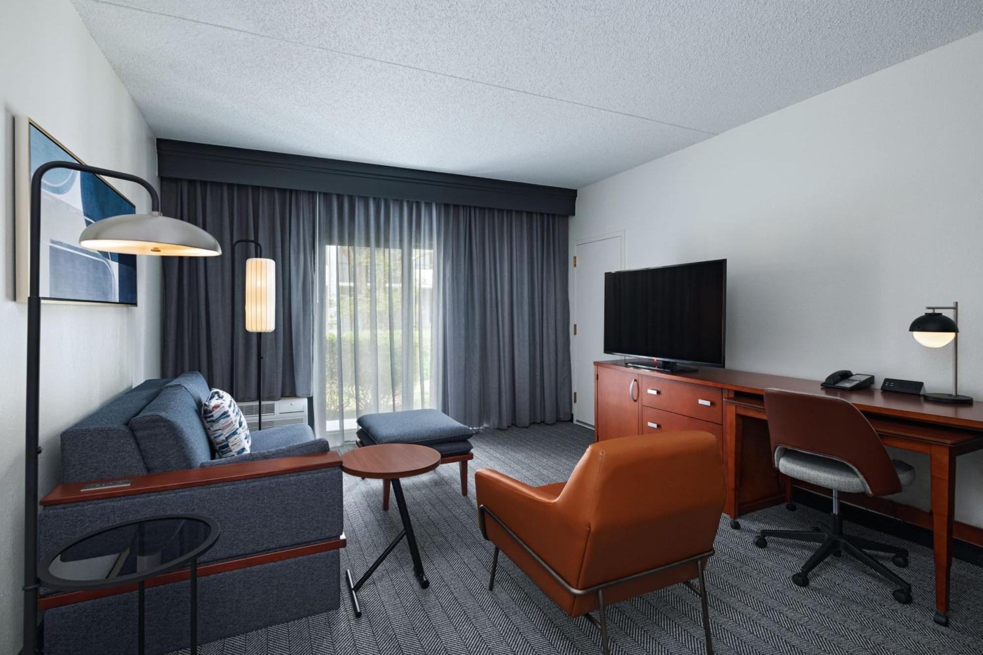 Courtyard By Marriott Dallas Richardson At Spring Valley Exterior foto